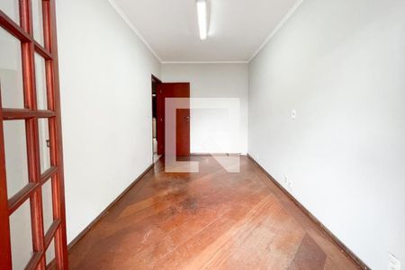 Casa à venda com 214m², 5 quartos e 2 vagas Casa à venda com 214m², 5 quartos e 2 vagasQuarto 2