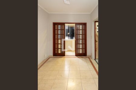 Casa à venda com 214m², 5 quartos e 2 vagas Casa à venda com 214m², 5 quartos e 2 vagasHall - Quartos