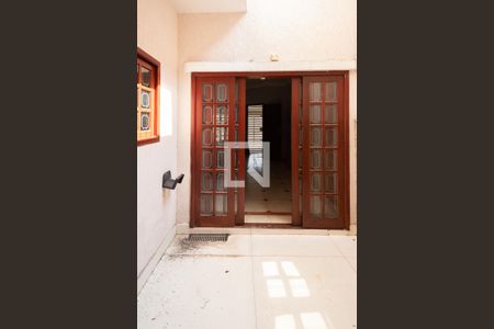 Casa à venda com 214m², 5 quartos e 2 vagas Casa à venda com 214m², 5 quartos e 2 vagasQuintal