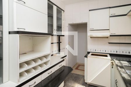 Casa à venda com 214m², 5 quartos e 2 vagas Casa à venda com 214m², 5 quartos e 2 vagasCozinha