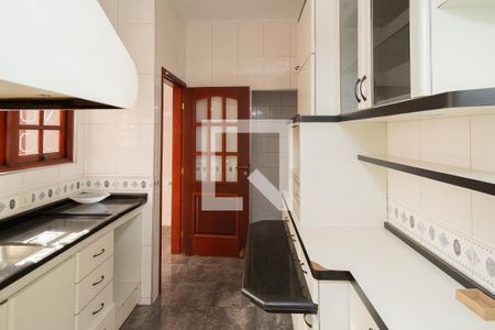 Casa à venda com 214m², 5 quartos e 2 vagas Casa à venda com 214m², 5 quartos e 2 vagasCozinha