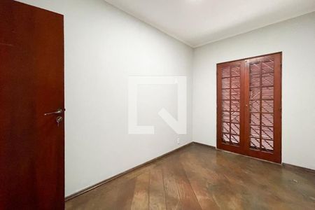 Casa à venda com 214m², 5 quartos e 2 vagas Casa à venda com 214m², 5 quartos e 2 vagasQuarto 1