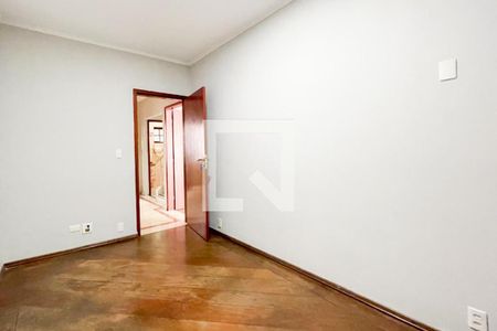 Casa à venda com 214m², 5 quartos e 2 vagas Casa à venda com 214m², 5 quartos e 2 vagasQuarto 1