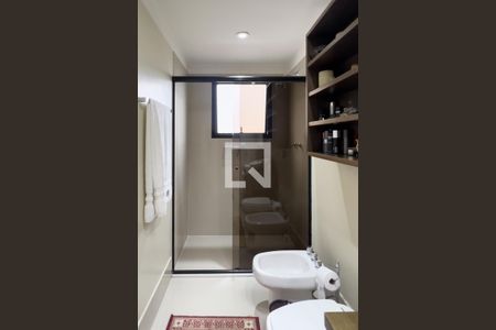 Apartamento à venda com 250m², 3 quartos e 4 vagas Apartamento à venda com 250m², 3 quartos e 4 vagasBanheiro da Suíte 2