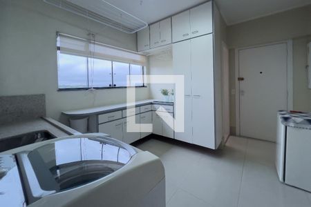 Apartamento à venda com 250m², 3 quartos e 4 vagas Apartamento à venda com 250m², 3 quartos e 4 vagasÁrea de Serviço