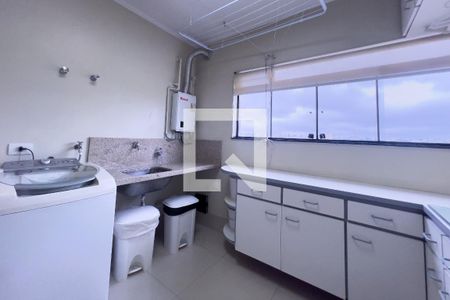 Apartamento à venda com 250m², 3 quartos e 4 vagas Apartamento à venda com 250m², 3 quartos e 4 vagasÁrea de Serviço