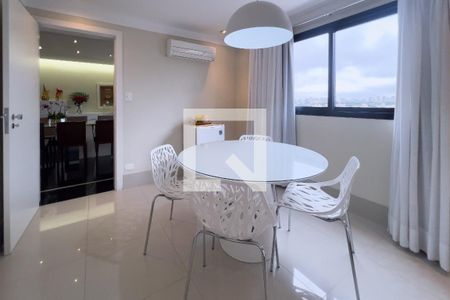 Apartamento à venda com 250m², 3 quartos e 4 vagas Apartamento à venda com 250m², 3 quartos e 4 vagasCopa