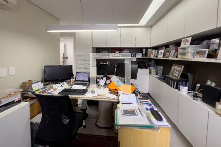 Apartamento à venda com 250m², 3 quartos e 4 vagas Apartamento à venda com 250m², 3 quartos e 4 vagasSuite 2