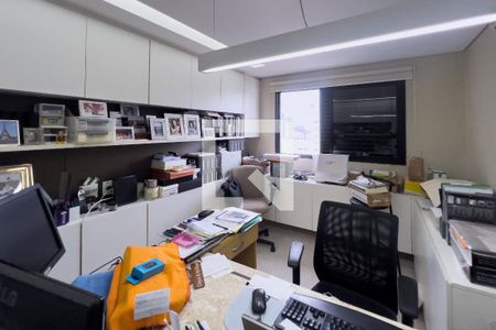 Apartamento à venda com 250m², 3 quartos e 4 vagas Apartamento à venda com 250m², 3 quartos e 4 vagasSuite 2