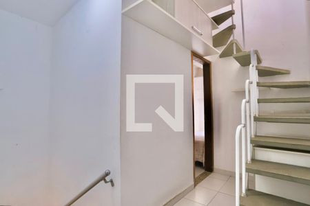 Casa à venda com 119m², 2 quartos e 1 vaga Casa à venda com 119m², 2 quartos e 1 vagaEscadas
