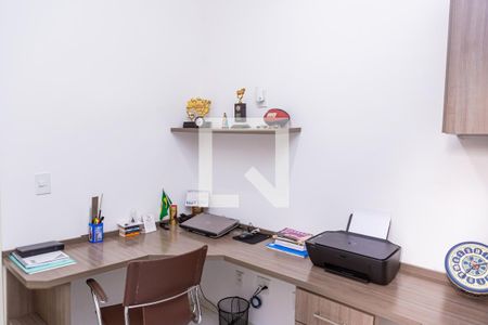 Casa à venda com 100m², 4 quartos e 2 vagas Casa à venda com 100m², 4 quartos e 2 vagasQuarto 4