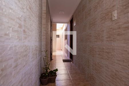 Casa à venda com 100m², 4 quartos e 2 vagas Casa à venda com 100m², 4 quartos e 2 vagasCorredor Lateral