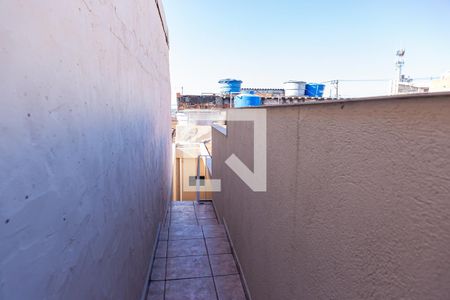 Casa à venda com 100m², 4 quartos e 2 vagas Casa à venda com 100m², 4 quartos e 2 vagasCorredor