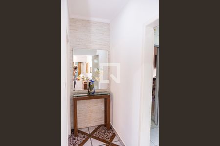 Casa à venda com 100m², 4 quartos e 2 vagas Casa à venda com 100m², 4 quartos e 2 vagasCorredor