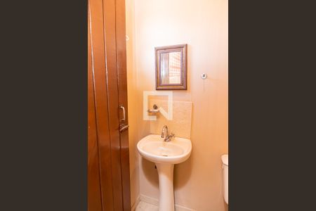 Casa à venda com 100m², 4 quartos e 2 vagas Casa à venda com 100m², 4 quartos e 2 vagasLavabo