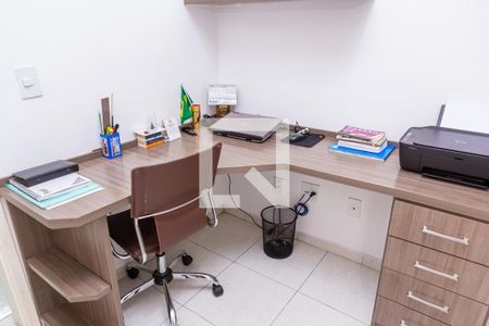 Casa à venda com 100m², 4 quartos e 2 vagas Casa à venda com 100m², 4 quartos e 2 vagasQuarto 4