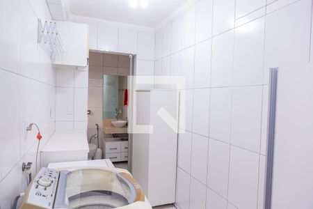 Casa à venda com 100m², 4 quartos e 2 vagas Casa à venda com 100m², 4 quartos e 2 vagasÁrea de Serviço