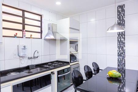 Casa à venda com 100m², 4 quartos e 2 vagas Casa à venda com 100m², 4 quartos e 2 vagasCozinha