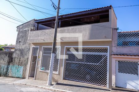 Casa à venda com 100m², 4 quartos e 2 vagas Casa à venda com 100m², 4 quartos e 2 vagasFachada