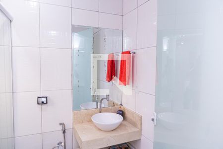 Casa à venda com 100m², 4 quartos e 2 vagas Casa à venda com 100m², 4 quartos e 2 vagasBanheiro 3