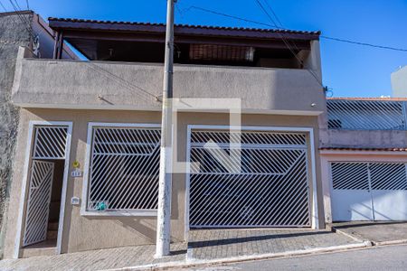 Casa à venda com 100m², 4 quartos e 2 vagas Casa à venda com 100m², 4 quartos e 2 vagasFachada