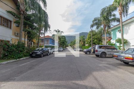 Casa de condomínio à venda com 200m², 5 quartos e 2 vagasÁrea comum