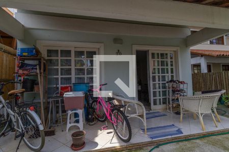 Casa de condomínio à venda com 200m², 5 quartos e 2 vagasQuintal