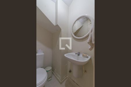 Casa de condomínio à venda com 200m², 5 quartos e 2 vagasLavabo