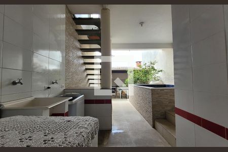 Casa à venda com 260m², 3 quartos e 8 vagas Casa à venda com 260m², 3 quartos e 8 vagasLavanderia