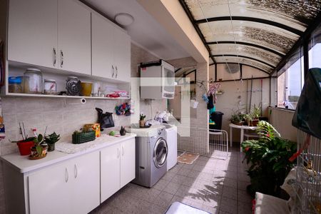 Casa à venda com 282m², 4 quartos e 6 vagas Casa à venda com 282m², 4 quartos e 6 vagasÁrea de Serviço