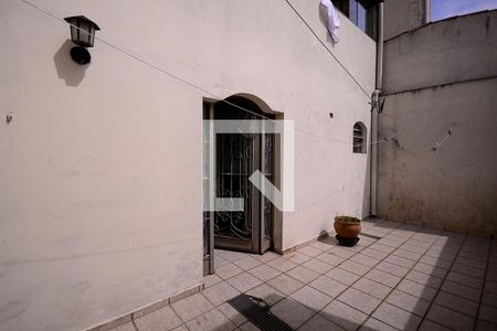 Casa à venda com 282m², 4 quartos e 6 vagas Casa à venda com 282m², 4 quartos e 6 vagasQuintal