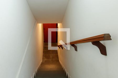 Casa de condomínio à venda com 195m², 3 quartos e 2 vagas Casa de condomínio à venda com 195m², 3 quartos e 2 vagasEscada