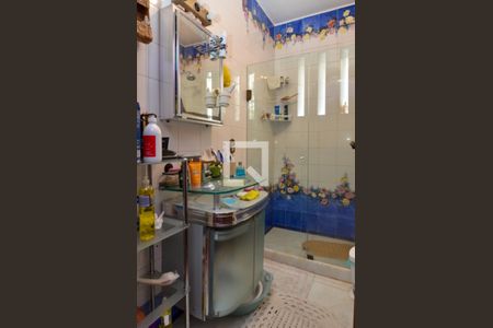 Casa de condomínio à venda com 1600m², 11 quartos e 10 vagas Casa de condomínio à venda com 1600m², 11 quartos e 10 vagasBanheiro da Suíte 8