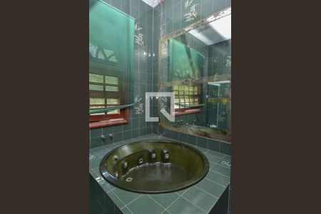 Casa de condomínio à venda com 1600m², 11 quartos e 10 vagas Casa de condomínio à venda com 1600m², 11 quartos e 10 vagasBanheiro da Suíte 1