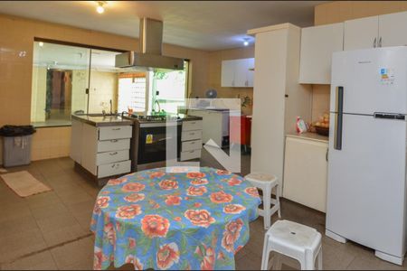 Casa de condomínio à venda com 1600m², 11 quartos e 10 vagas Casa de condomínio à venda com 1600m², 11 quartos e 10 vagasCozinha 2