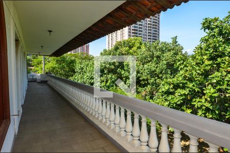 Casa de condomínio à venda com 1600m², 11 quartos e 10 vagas Casa de condomínio à venda com 1600m², 11 quartos e 10 vagasVaranda