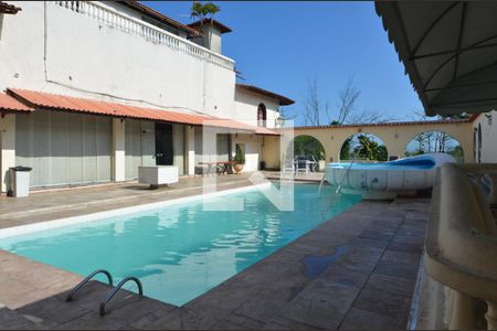 Casa de condomínio à venda com 1600m², 11 quartos e 10 vagas Casa de condomínio à venda com 1600m², 11 quartos e 10 vagasÁrea externa