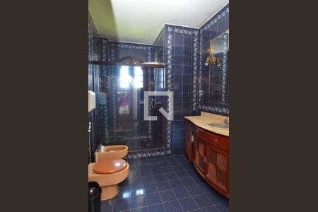 Casa de condomínio à venda com 1600m², 11 quartos e 10 vagas Casa de condomínio à venda com 1600m², 11 quartos e 10 vagasBanheiro da Suíte 5