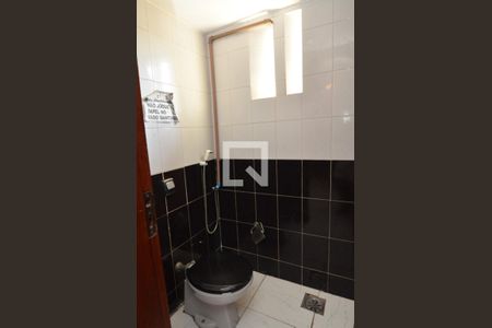 Casa de condomínio à venda com 1600m², 11 quartos e 10 vagas Casa de condomínio à venda com 1600m², 11 quartos e 10 vagasBanheiro da suite 6