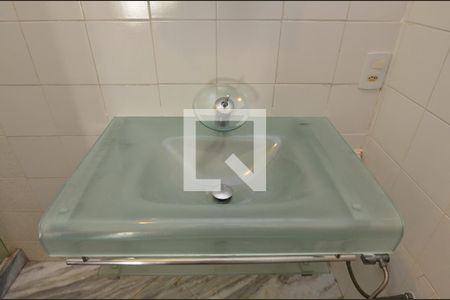 Casa de condomínio à venda com 1600m², 11 quartos e 10 vagas Casa de condomínio à venda com 1600m², 11 quartos e 10 vagasBanheiro da Suíte 2