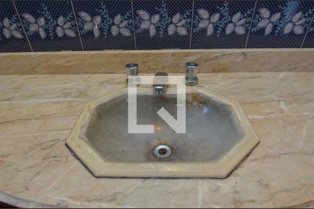 Casa de condomínio à venda com 1600m², 11 quartos e 10 vagas Casa de condomínio à venda com 1600m², 11 quartos e 10 vagasBanheiro da Suíte 5