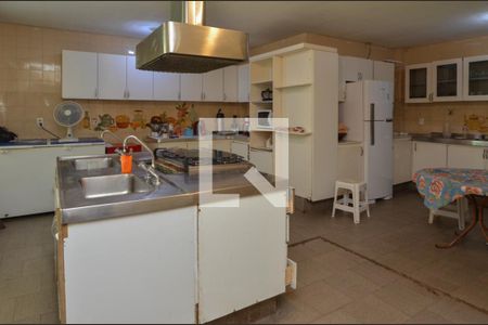 Casa de condomínio à venda com 1600m², 11 quartos e 10 vagas Casa de condomínio à venda com 1600m², 11 quartos e 10 vagasCozinha 2