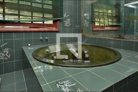 Casa de condomínio à venda com 1600m², 11 quartos e 10 vagas Casa de condomínio à venda com 1600m², 11 quartos e 10 vagasBanheiro da Suíte 1