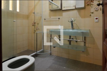 Casa de condomínio à venda com 1600m², 11 quartos e 10 vagas Casa de condomínio à venda com 1600m², 11 quartos e 10 vagasBanheiro da Suíte 7