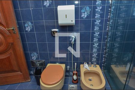 Casa de condomínio à venda com 1600m², 11 quartos e 10 vagas Casa de condomínio à venda com 1600m², 11 quartos e 10 vagasBanheiro da Suíte 5