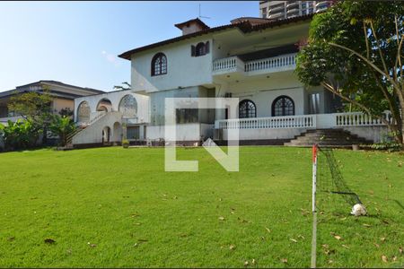 Casa de condomínio à venda com 1600m², 11 quartos e 10 vagas Casa de condomínio à venda com 1600m², 11 quartos e 10 vagasÁrea externa