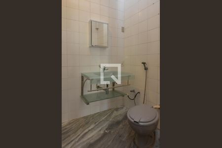 Casa de condomínio à venda com 1600m², 11 quartos e 10 vagas Casa de condomínio à venda com 1600m², 11 quartos e 10 vagasBanheiro da Suíte 2