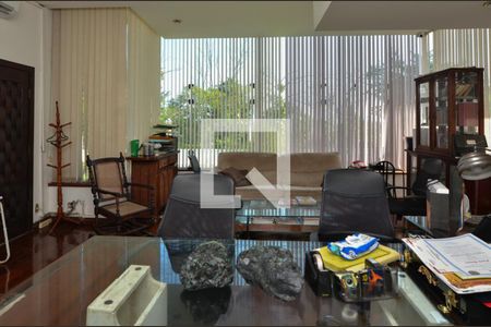 Casa de condomínio à venda com 1600m², 11 quartos e 10 vagas Casa de condomínio à venda com 1600m², 11 quartos e 10 vagasEscritório