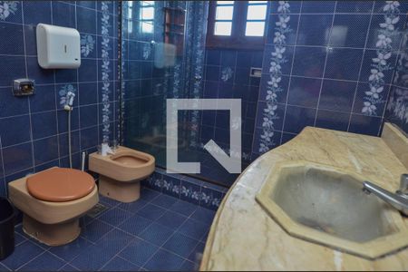 Casa de condomínio à venda com 1600m², 11 quartos e 10 vagas Casa de condomínio à venda com 1600m², 11 quartos e 10 vagasBanheiro da Suíte 5