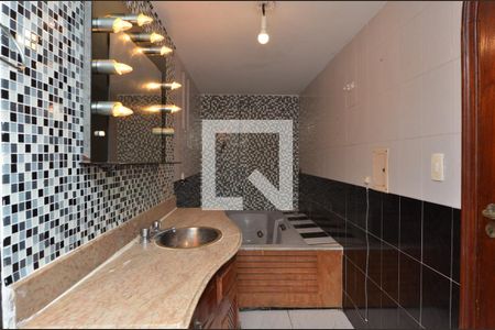 Casa de condomínio à venda com 1600m², 11 quartos e 10 vagas Casa de condomínio à venda com 1600m², 11 quartos e 10 vagasBanheiro da suite 6